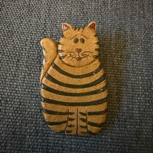 Vintage 1980’s Wooden Brown Striped Tabby Cat Brooch Pin with C clasp.
